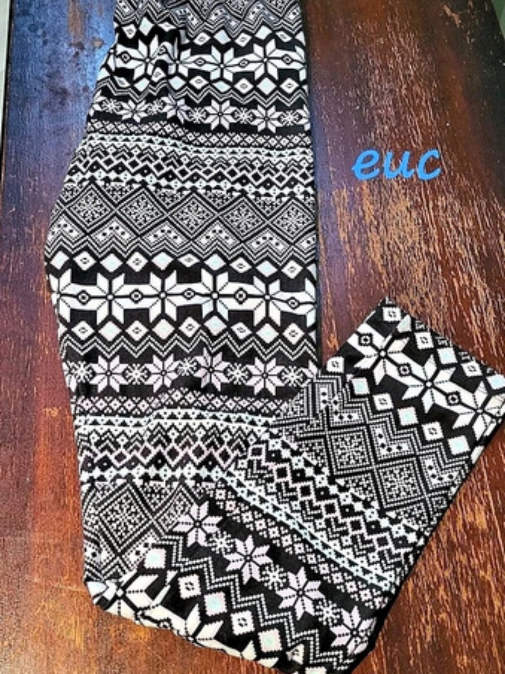 Women's Geometric Print Leggings in Black & White And Pink
